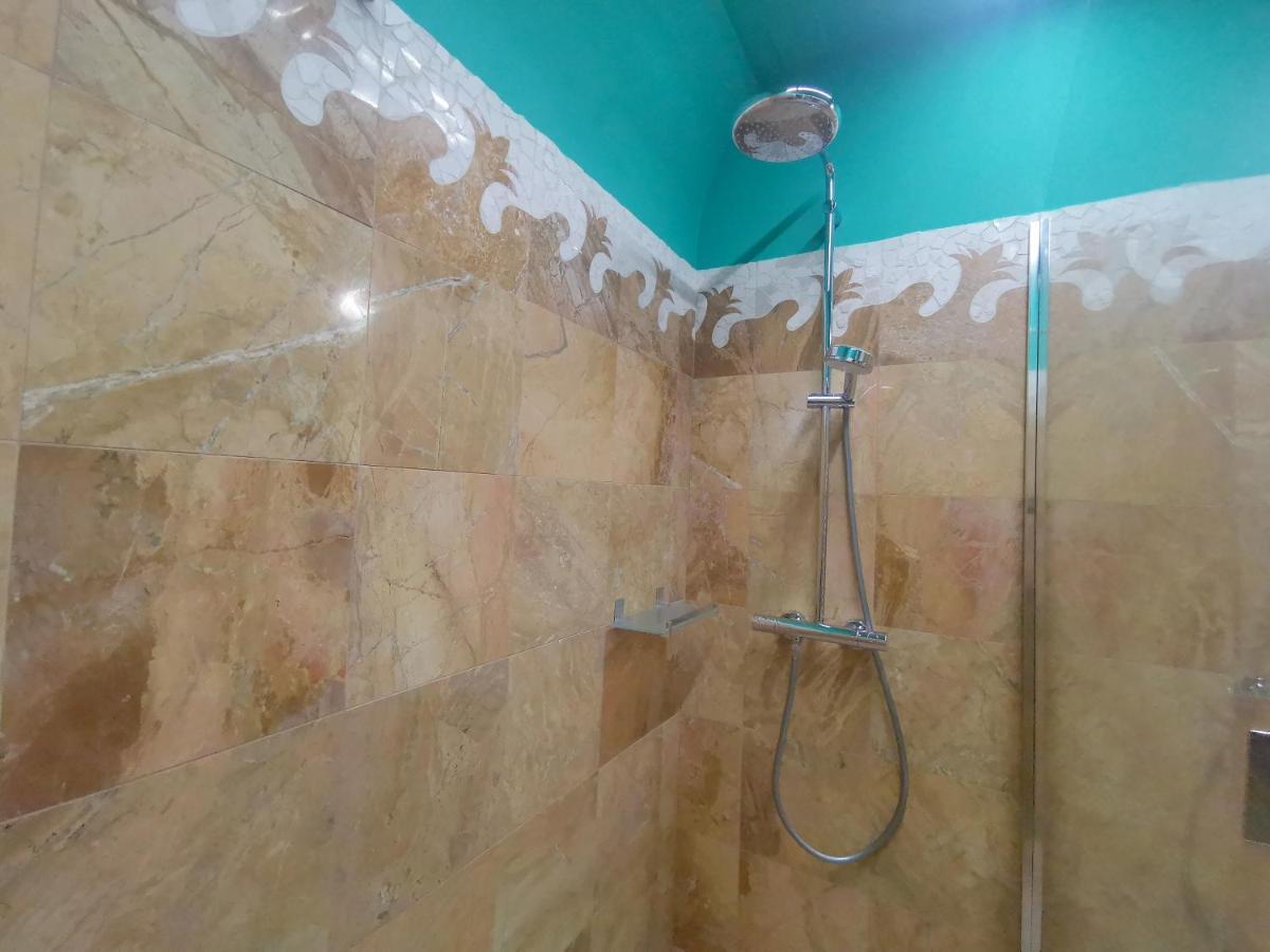 Speciale Tarshito Guesthouse Bari Bagian luar foto