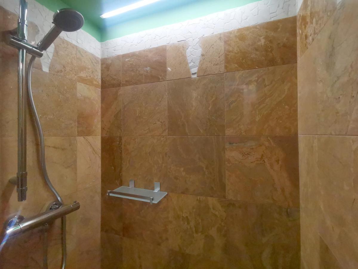 Speciale Tarshito Guesthouse Bari Bagian luar foto